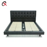 Mūsdienīga polsterēta "queen" izmēra gulta